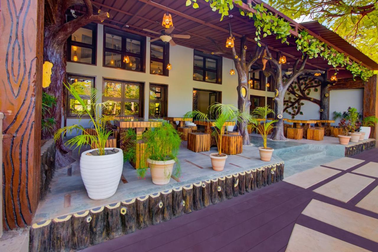 Club Mahindra Netrang Hotel ภายนอก รูปภาพ