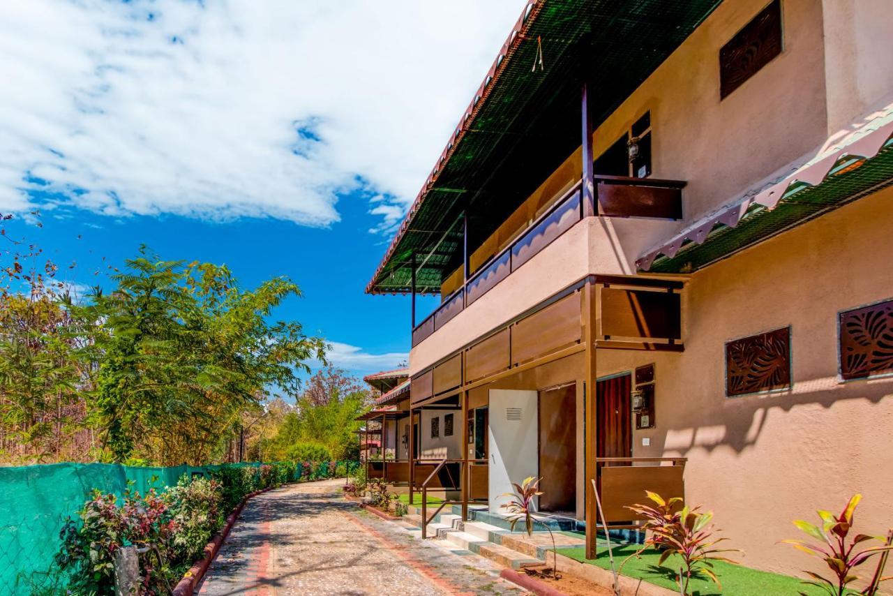 Club Mahindra Netrang Hotel ภายนอก รูปภาพ