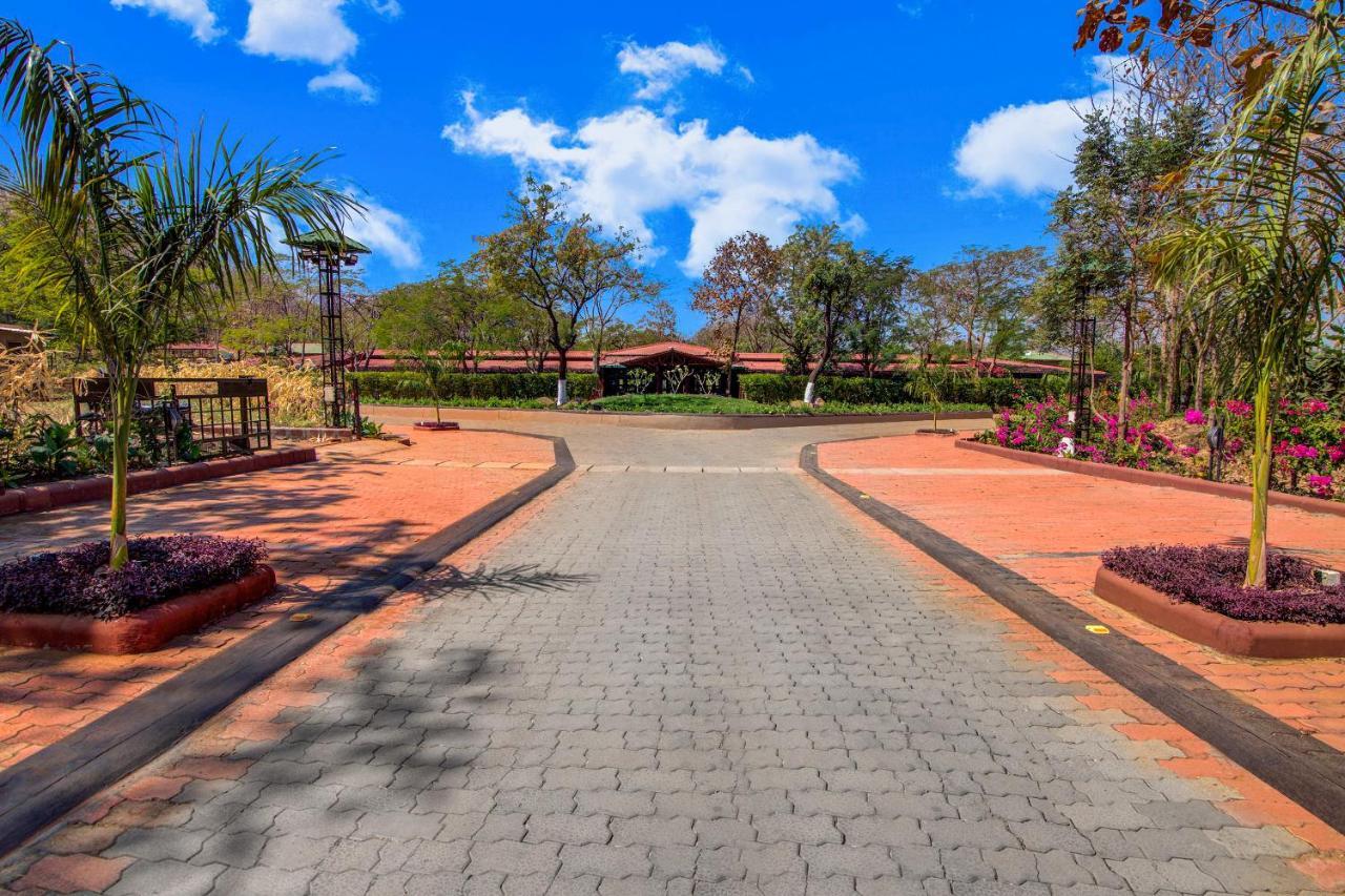 Club Mahindra Netrang Hotel ภายนอก รูปภาพ