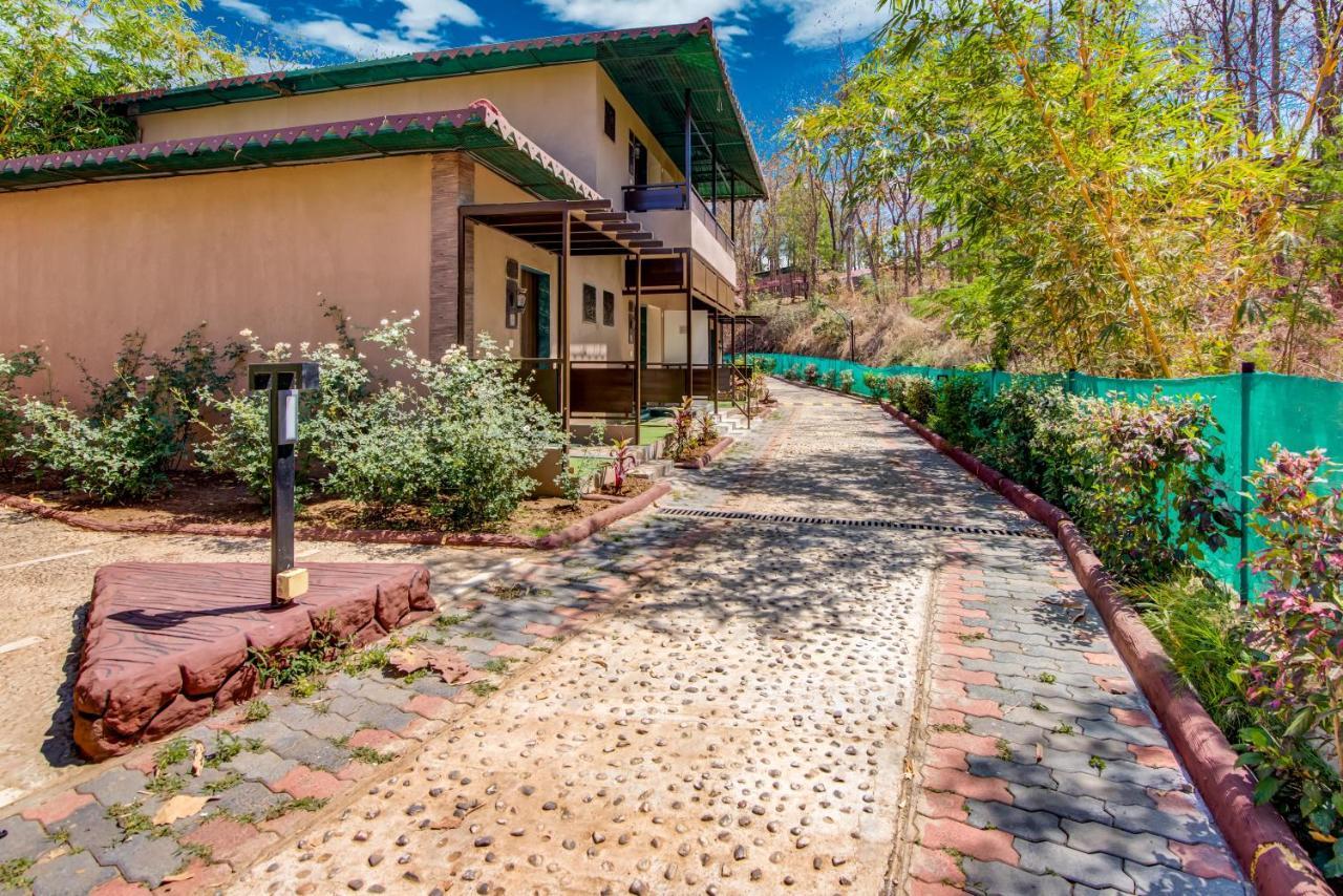 Club Mahindra Netrang Hotel ภายนอก รูปภาพ