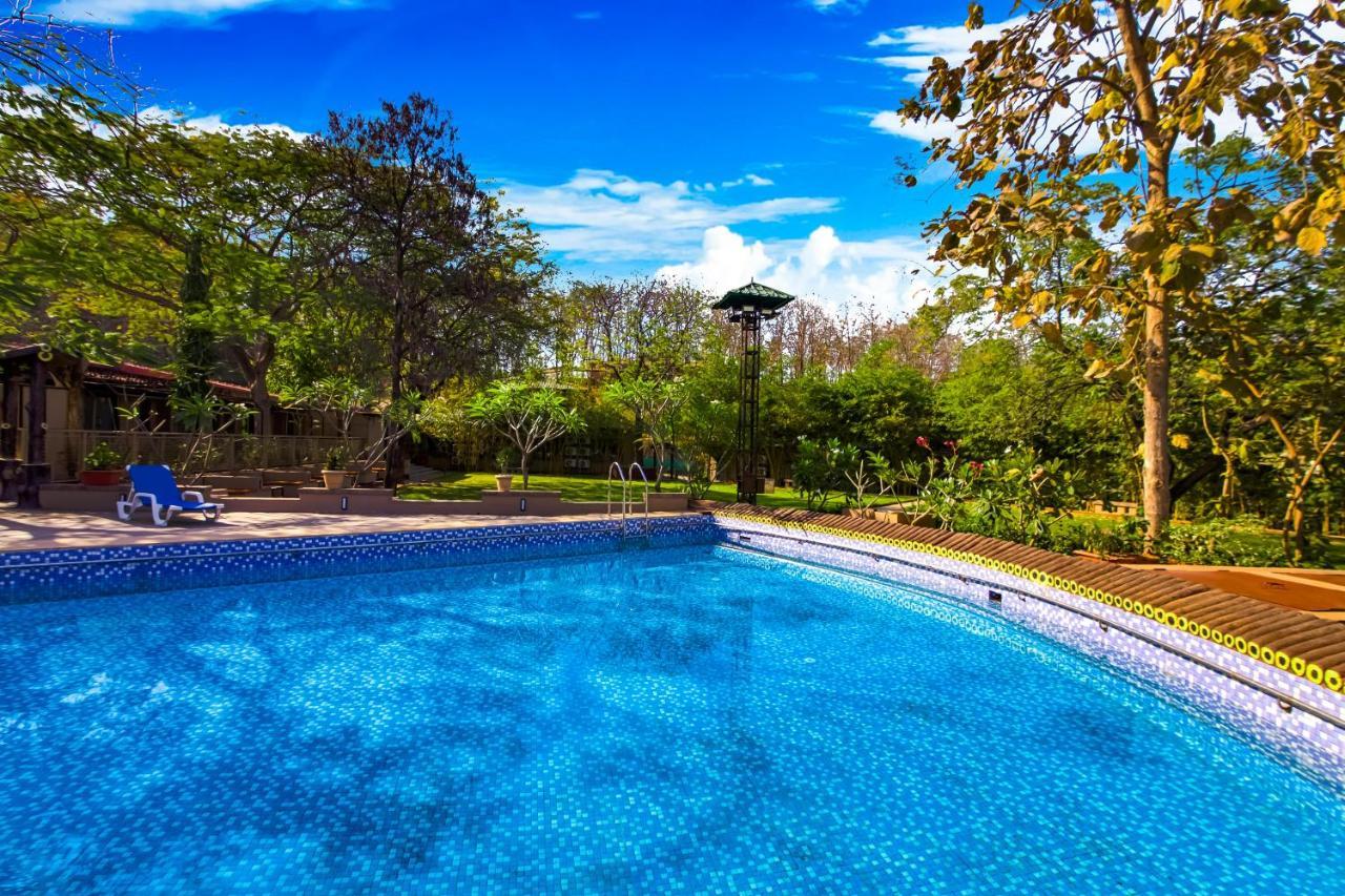 Club Mahindra Netrang Hotel ภายนอก รูปภาพ