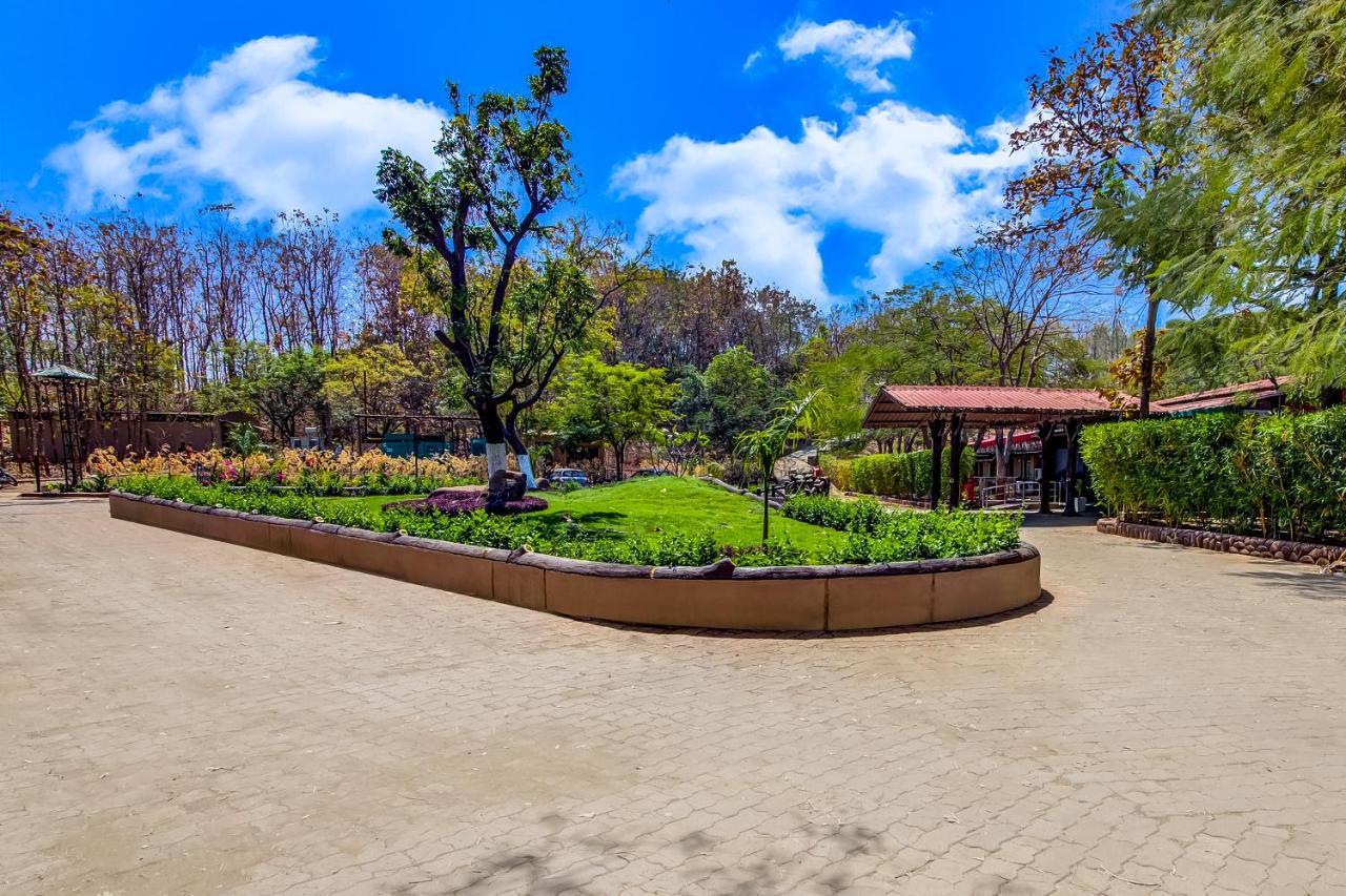 Club Mahindra Netrang Hotel ภายนอก รูปภาพ
