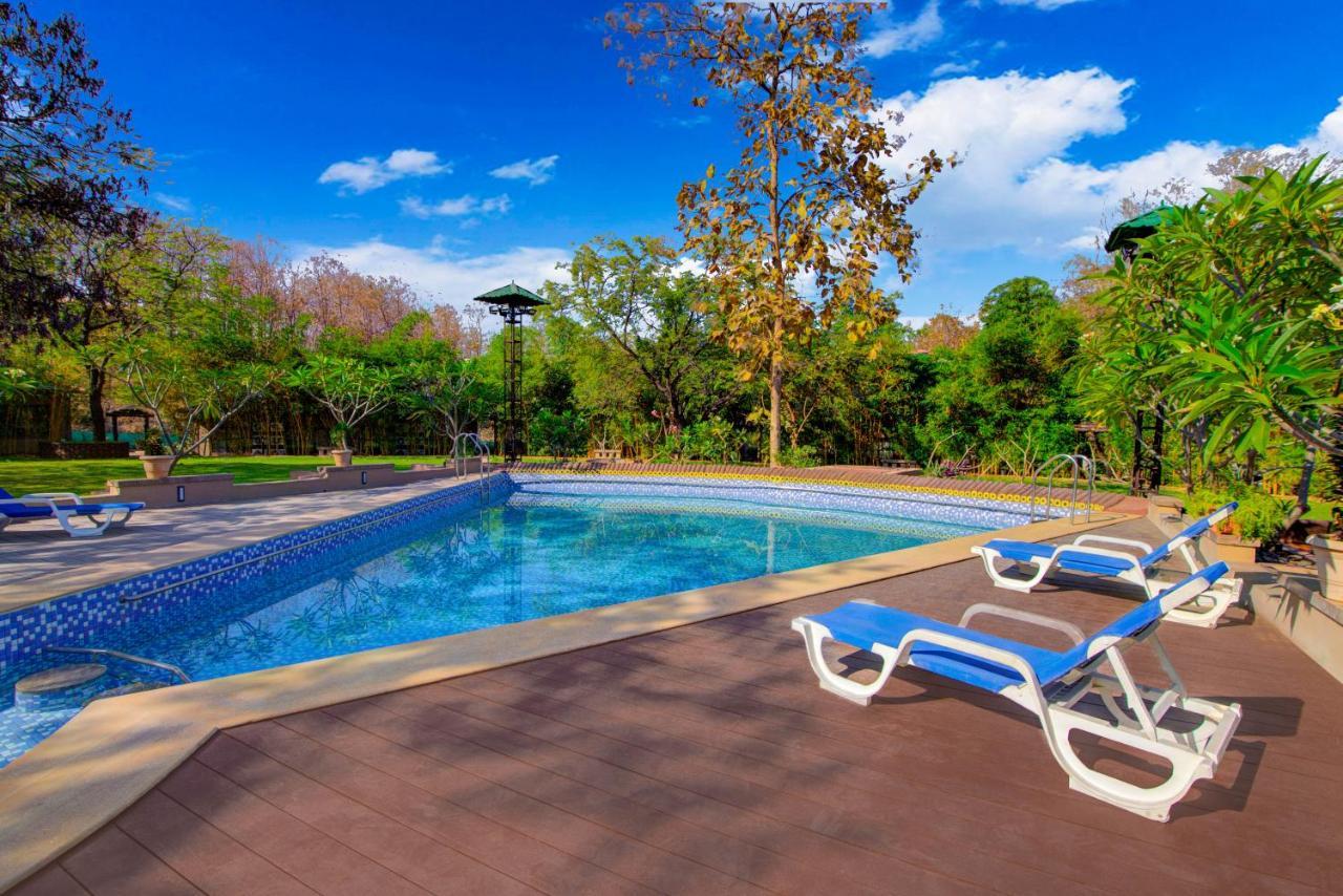 Club Mahindra Netrang Hotel ภายนอก รูปภาพ