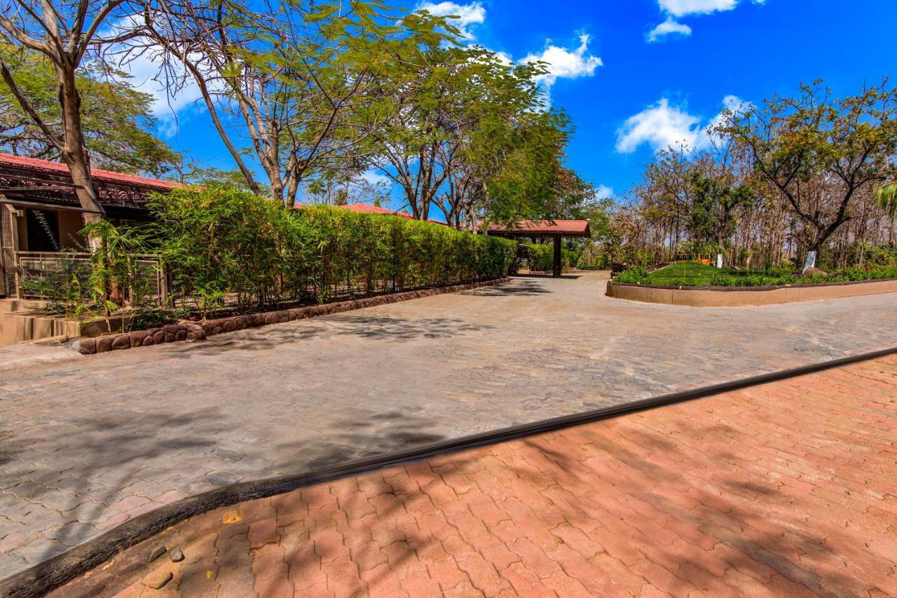 Club Mahindra Netrang Hotel ภายนอก รูปภาพ